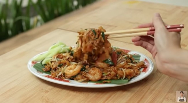 Kwetiau hangus ala Chef Devina Hermawan. (YouTube)